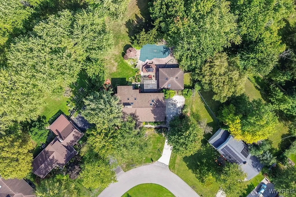 9244 Valley Stream Road, Clarence, New York 14031, Clarence, New York 14031, 4 Bedrooms Bedrooms, 9 Rooms Rooms,3 BathroomsBathrooms,Residential,Closed,9244 Valley Stream Road, Clarence, New York 14031,0,B1569201