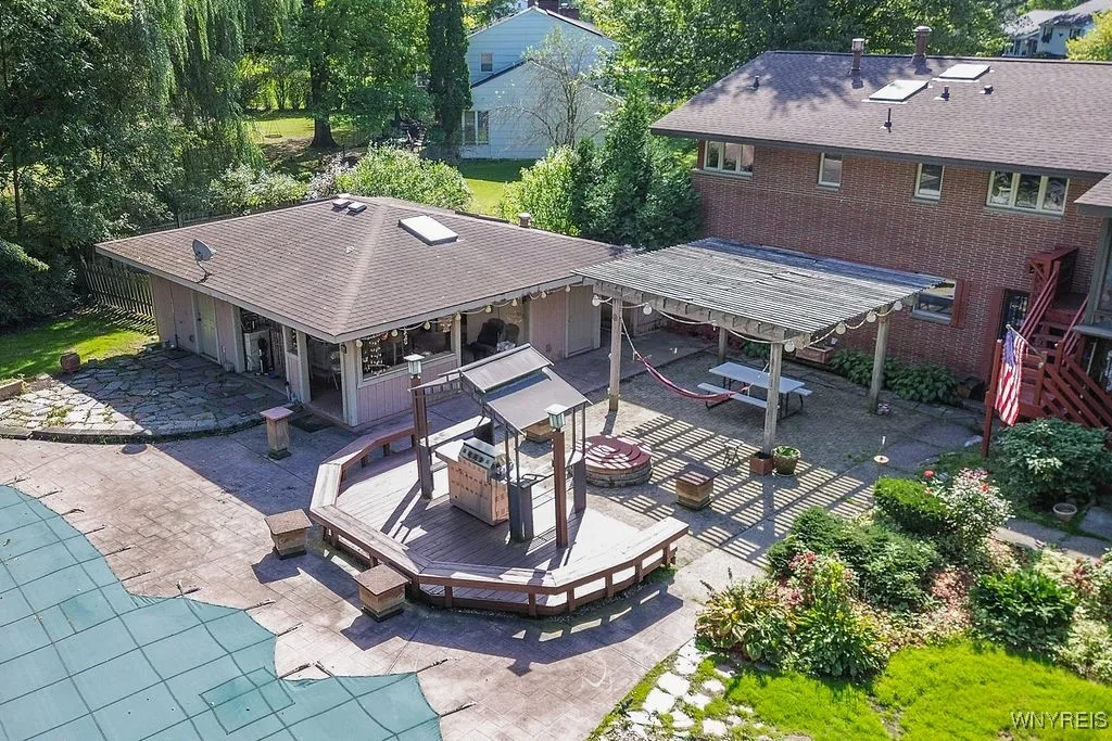 9244 Valley Stream Road, Clarence, New York 14031, Clarence, New York 14031, 4 Bedrooms Bedrooms, 9 Rooms Rooms,3 BathroomsBathrooms,Residential,Closed,9244 Valley Stream Road, Clarence, New York 14031,0,B1569201
