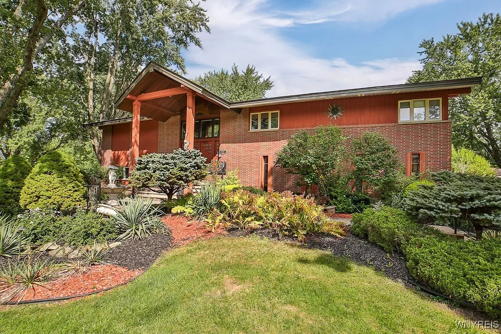 9244 Valley Stream Road, Clarence, New York 14031, Clarence, New York 14031, 4 Bedrooms Bedrooms, 9 Rooms Rooms,3 BathroomsBathrooms,Residential,Closed,9244 Valley Stream Road, Clarence, New York 14031,0,B1569201