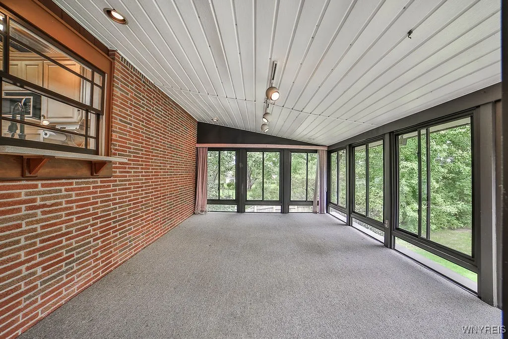 9244 Valley Stream Road, Clarence, New York 14031, Clarence, New York 14031, 4 Bedrooms Bedrooms, 9 Rooms Rooms,3 BathroomsBathrooms,Residential,Closed,9244 Valley Stream Road, Clarence, New York 14031,0,B1569201