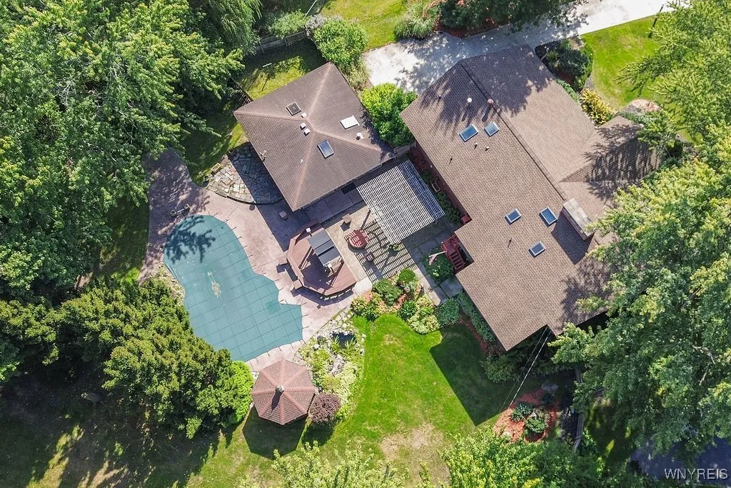9244 Valley Stream Road, Clarence, New York 14031, Clarence, New York 14031, 4 Bedrooms Bedrooms, 9 Rooms Rooms,3 BathroomsBathrooms,Residential,Closed,9244 Valley Stream Road, Clarence, New York 14031,0,B1569201