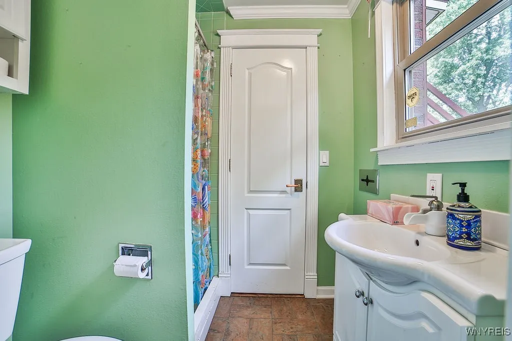 9244 Valley Stream Road, Clarence, New York 14031, Clarence, New York 14031, 4 Bedrooms Bedrooms, 9 Rooms Rooms,3 BathroomsBathrooms,Residential,Closed,9244 Valley Stream Road, Clarence, New York 14031,0,B1569201