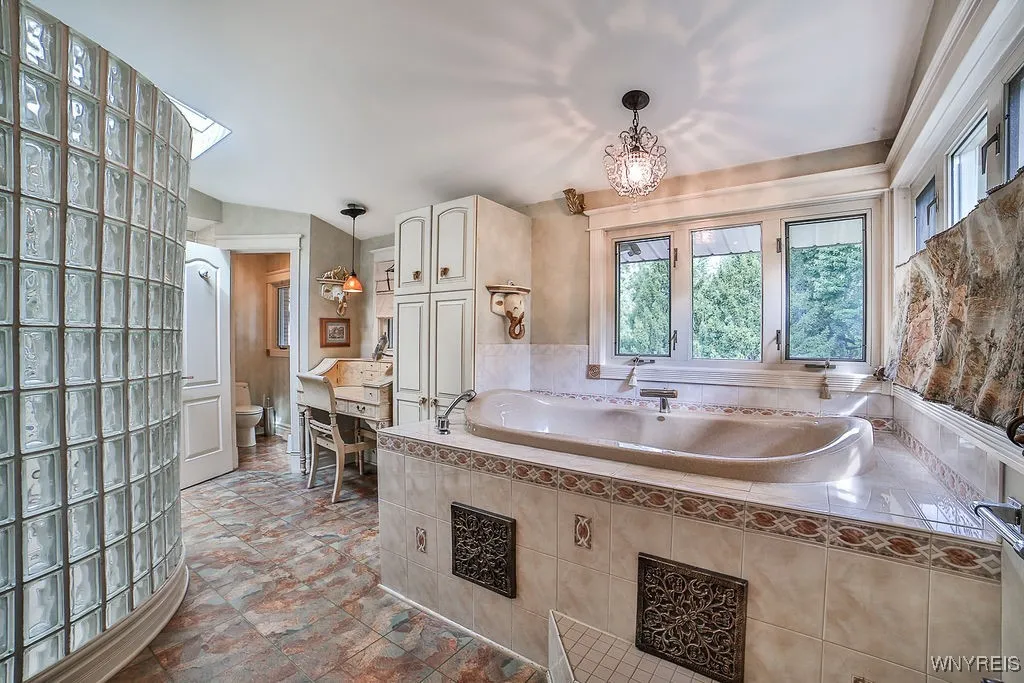 9244 Valley Stream Road, Clarence, New York 14031, Clarence, New York 14031, 4 Bedrooms Bedrooms, 9 Rooms Rooms,3 BathroomsBathrooms,Residential,Closed,9244 Valley Stream Road, Clarence, New York 14031,0,B1569201