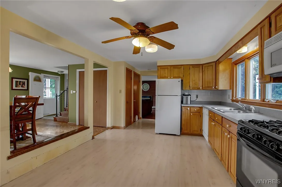 4038 Sheldon Road, Hamburg, New York 14127, Hamburg, New York 14127, 4 Bedrooms Bedrooms, 12 Rooms Rooms,2 BathroomsBathrooms,Residential,Closed,4038 Sheldon Road, Hamburg, New York 14127,0,B1569174