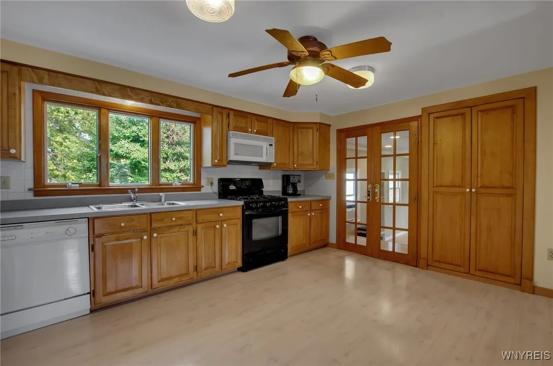 4038 Sheldon Road, Hamburg, New York 14127, Hamburg, New York 14127, 4 Bedrooms Bedrooms, 12 Rooms Rooms,2 BathroomsBathrooms,Residential,Closed,4038 Sheldon Road, Hamburg, New York 14127,0,B1569174