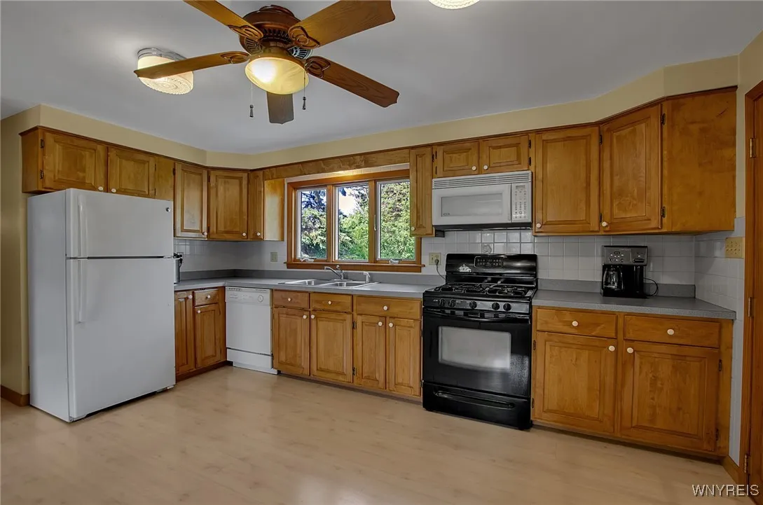 4038 Sheldon Road, Hamburg, New York 14127, Hamburg, New York 14127, 4 Bedrooms Bedrooms, 12 Rooms Rooms,2 BathroomsBathrooms,Residential,Closed,4038 Sheldon Road, Hamburg, New York 14127,0,B1569174