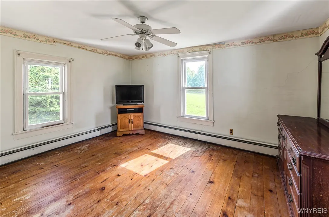 Upstairs Bedroom 2