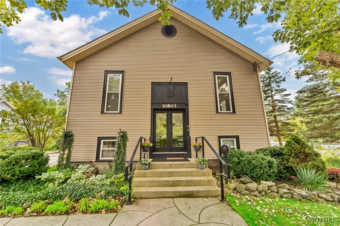 10803 Main Street, Clarence, New York 14031, Clarence, New York 14031, 6 Rooms Rooms,Commercial Sale,Closed,10803 Main Street, Clarence, New York 14031,0,B1569349