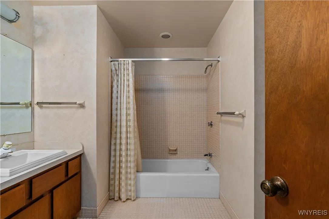 5 Lennys Lane, Orchard Park, New York 14127, Orchard Park, New York 14127, 4 Bedrooms Bedrooms, 8 Rooms Rooms,2 BathroomsBathrooms,Residential,Closed,5 Lennys Lane, Orchard Park, New York 14127,0,B1569169