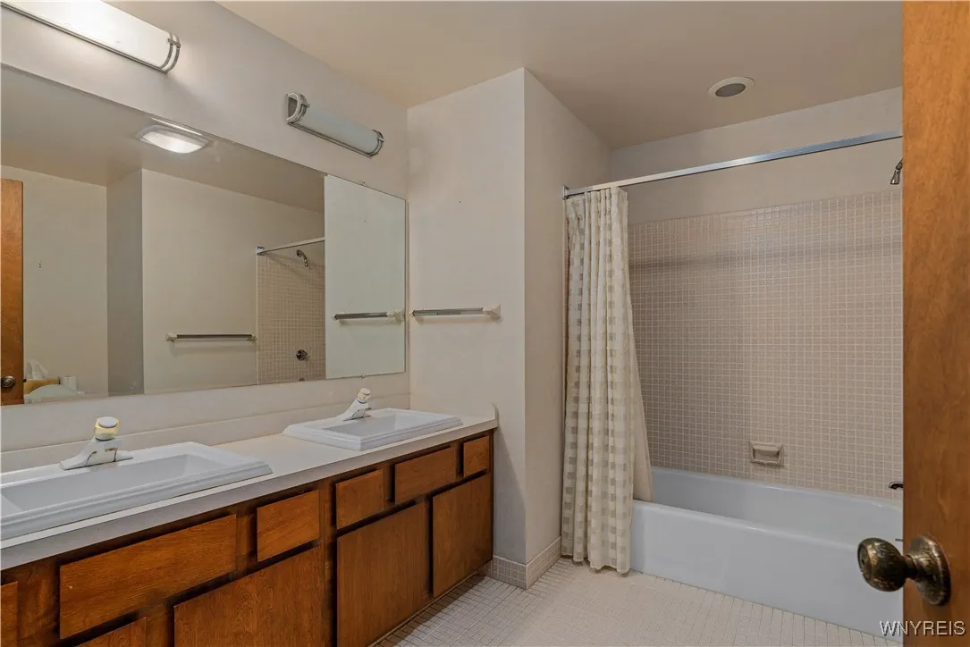 5 Lennys Lane, Orchard Park, New York 14127, Orchard Park, New York 14127, 4 Bedrooms Bedrooms, 8 Rooms Rooms,2 BathroomsBathrooms,Residential,Closed,5 Lennys Lane, Orchard Park, New York 14127,0,B1569169