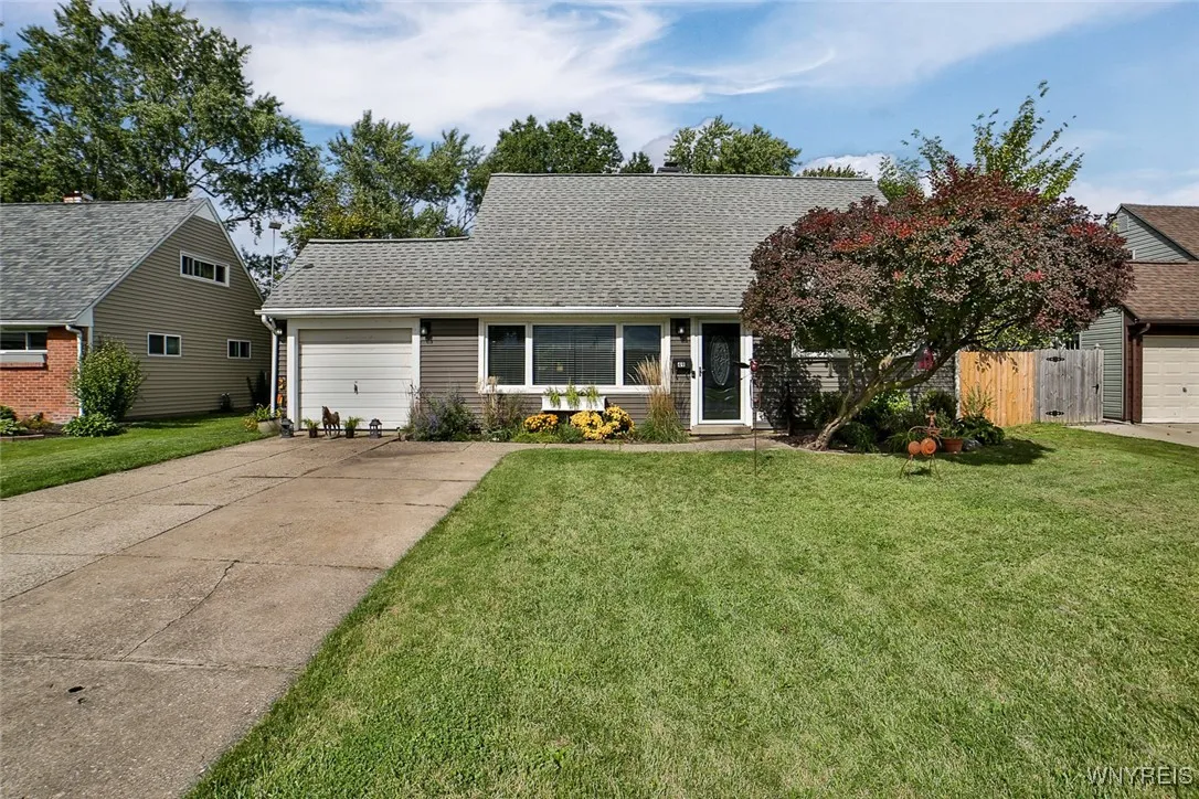 49 Riverdale Drive, Grand Island, New York 14072, Grand Island, New York 14072, 4 Bedrooms Bedrooms, 9 Rooms Rooms,2 BathroomsBathrooms,Residential,Closed,49 Riverdale Drive, Grand Island, New York 14072,0,B1569491