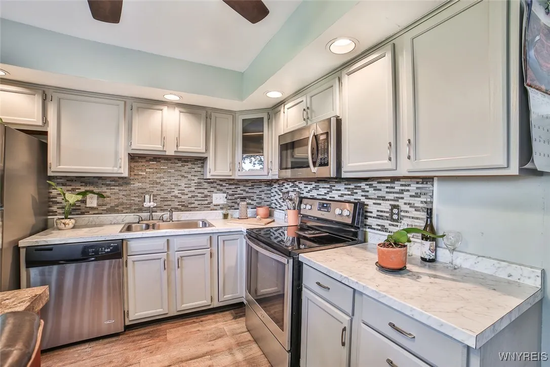 49 Riverdale Drive, Grand Island, New York 14072, Grand Island, New York 14072, 4 Bedrooms Bedrooms, 9 Rooms Rooms,2 BathroomsBathrooms,Residential,Closed,49 Riverdale Drive, Grand Island, New York 14072,0,B1569491