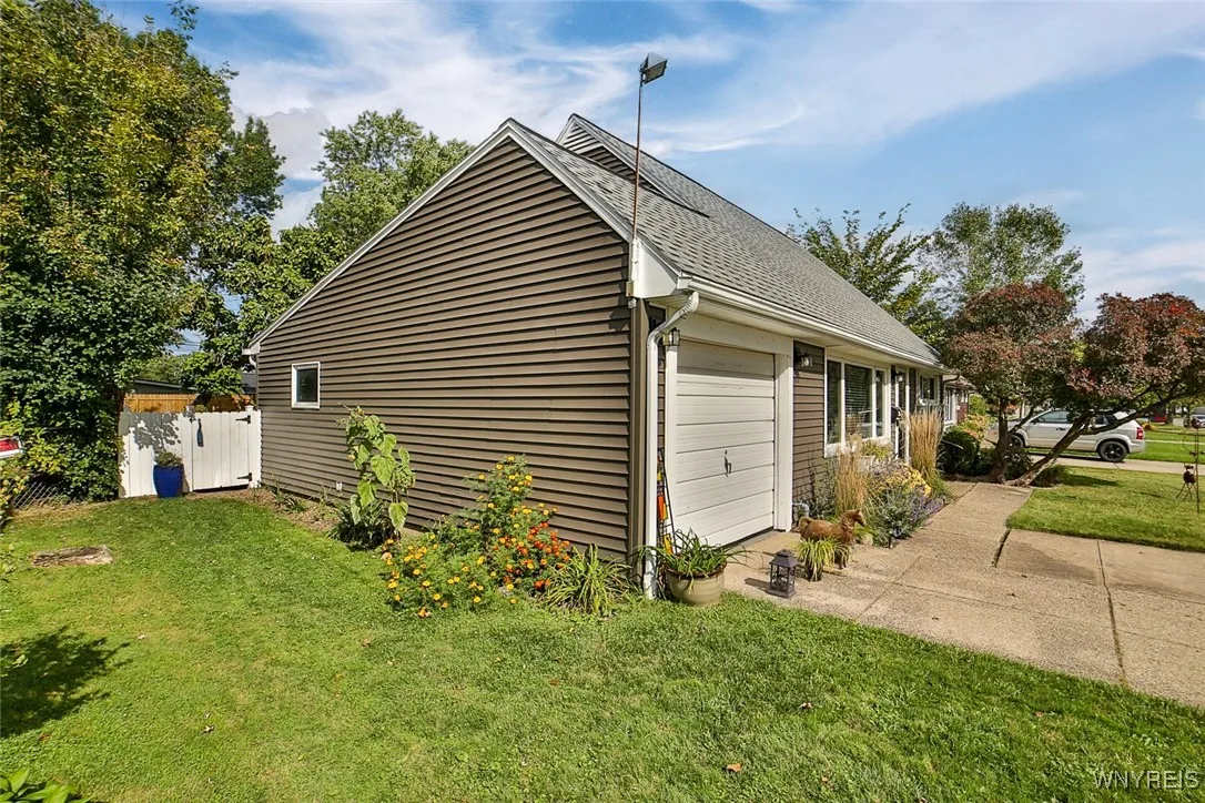49 Riverdale Drive, Grand Island, New York 14072, Grand Island, New York 14072, 4 Bedrooms Bedrooms, 9 Rooms Rooms,2 BathroomsBathrooms,Residential,Closed,49 Riverdale Drive, Grand Island, New York 14072,0,B1569491