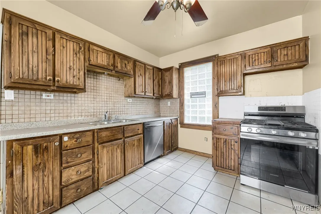 121 Auburn Avenue, Buffalo, New York 14213, Buffalo, New York 14213, 3 Bedrooms Bedrooms, 7 Rooms Rooms,2 BathroomsBathrooms,Residential,Closed,121 Auburn Avenue, Buffalo, New York 14213,0,B1569891