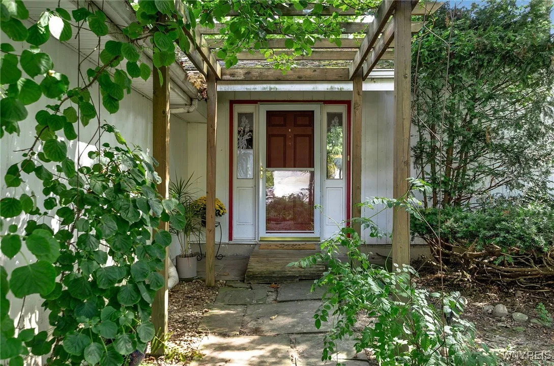 This entrance is locate off of Woodland Drive