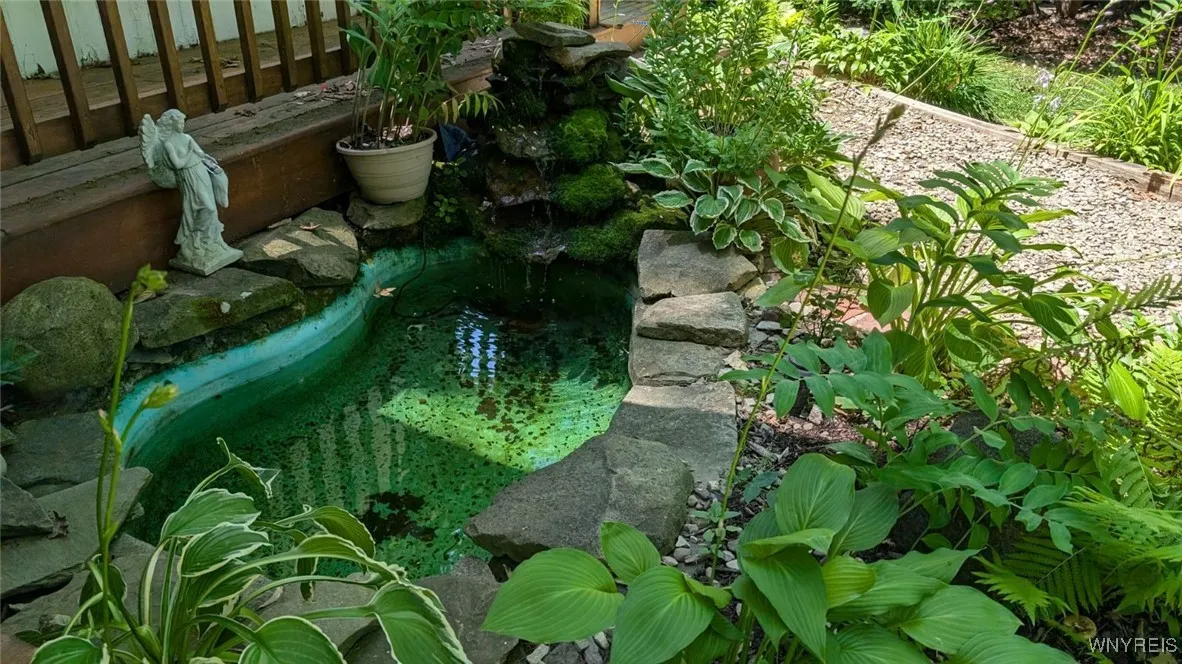 Sweet little pond to make your own