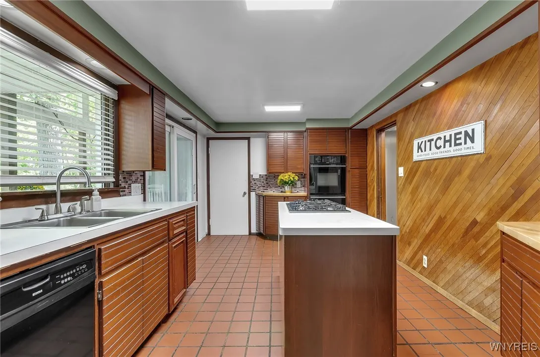 The kitchen includes the fridge with built in oven and cooktop in the island