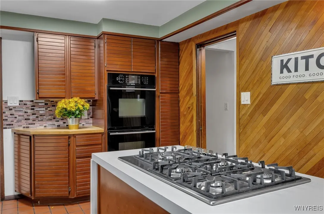 Gas cooktop and built in oven