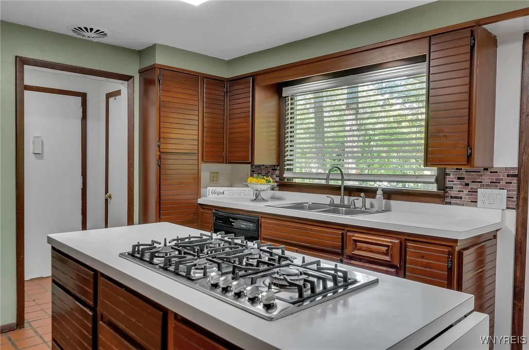 361 Elmhurst Drive, Orchard Park, New York 14127, Orchard Park, New York 14127, 4 Bedrooms Bedrooms, 7 Rooms Rooms,2 BathroomsBathrooms,Residential,Closed,361 Elmhurst Drive, Orchard Park, New York 14127,0,B1568261