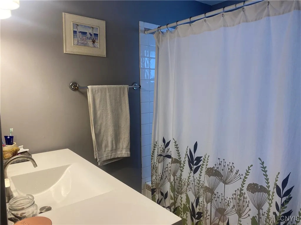 1 Willow Drive, Whitestown, New York 13492, Whitestown, New York 13492, 4 Bedrooms Bedrooms, 11 Rooms Rooms,2 BathroomsBathrooms,Residential,For Sale,1 Willow Drive, Whitestown, New York 13492,0,S1569370