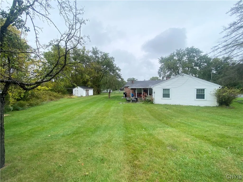 1 Willow Drive, Whitestown, New York 13492, Whitestown, New York 13492, 4 Bedrooms Bedrooms, 11 Rooms Rooms,2 BathroomsBathrooms,Residential,For Sale,1 Willow Drive, Whitestown, New York 13492,0,S1569370