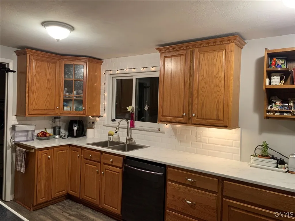1 Willow Drive, Whitestown, New York 13492, Whitestown, New York 13492, 4 Bedrooms Bedrooms, 11 Rooms Rooms,2 BathroomsBathrooms,Residential,For Sale,1 Willow Drive, Whitestown, New York 13492,0,S1569370