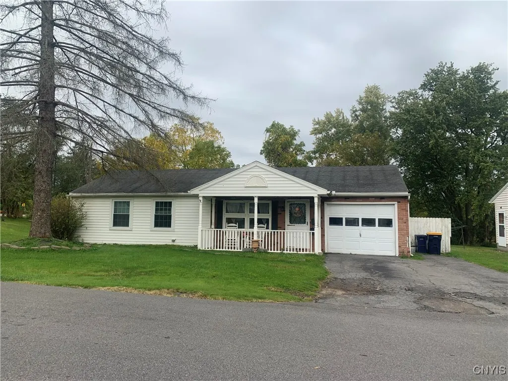 1 Willow Drive, Whitestown, New York 13492, Whitestown, New York 13492, 4 Bedrooms Bedrooms, 11 Rooms Rooms,2 BathroomsBathrooms,Residential,For Sale,1 Willow Drive, Whitestown, New York 13492,0,S1569370