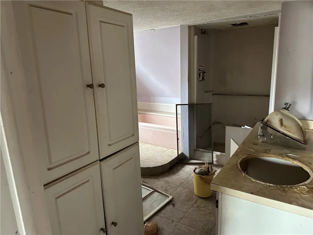 630 West Gray Street, Elmira-city, New York 14905, Elmira City, New York 14905, 3 Bedrooms Bedrooms, 8 Rooms Rooms,1 BathroomBathrooms,Residential,For Sale,630 West Gray Street, Elmira-city, New York 14905,0,R1569974