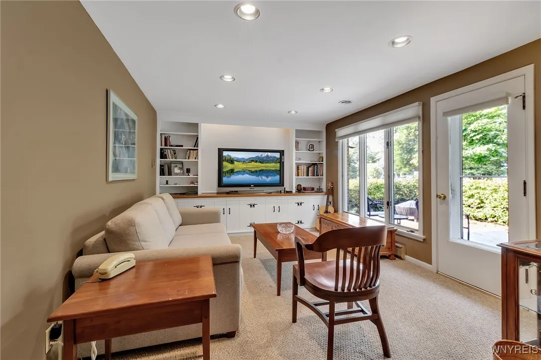 34 Roycroft Circle, Aurora, New York 14052, Aurora, New York 14052, 3 Bedrooms Bedrooms, 8 Rooms Rooms,3 BathroomsBathrooms,Residential,Closed,34 Roycroft Circle, Aurora, New York 14052,0,B1569893