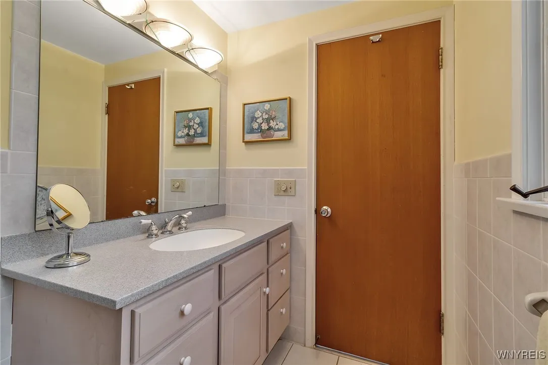 34 Roycroft Circle, Aurora, New York 14052, Aurora, New York 14052, 3 Bedrooms Bedrooms, 8 Rooms Rooms,3 BathroomsBathrooms,Residential,Closed,34 Roycroft Circle, Aurora, New York 14052,0,B1569893
