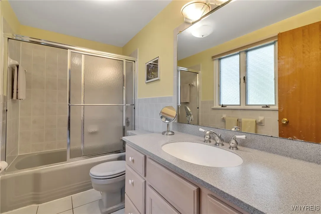 34 Roycroft Circle, Aurora, New York 14052, Aurora, New York 14052, 3 Bedrooms Bedrooms, 8 Rooms Rooms,3 BathroomsBathrooms,Residential,Closed,34 Roycroft Circle, Aurora, New York 14052,0,B1569893
