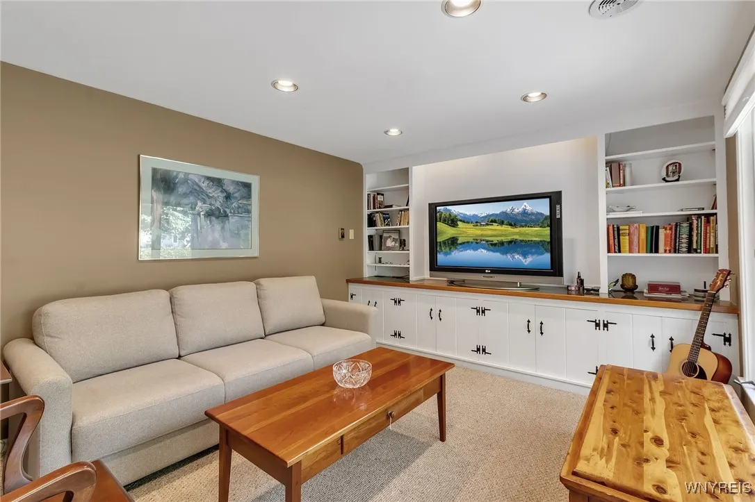 34 Roycroft Circle, Aurora, New York 14052, Aurora, New York 14052, 3 Bedrooms Bedrooms, 8 Rooms Rooms,3 BathroomsBathrooms,Residential,Closed,34 Roycroft Circle, Aurora, New York 14052,0,B1569893