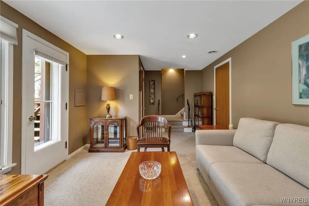 34 Roycroft Circle, Aurora, New York 14052, Aurora, New York 14052, 3 Bedrooms Bedrooms, 8 Rooms Rooms,3 BathroomsBathrooms,Residential,Closed,34 Roycroft Circle, Aurora, New York 14052,0,B1569893