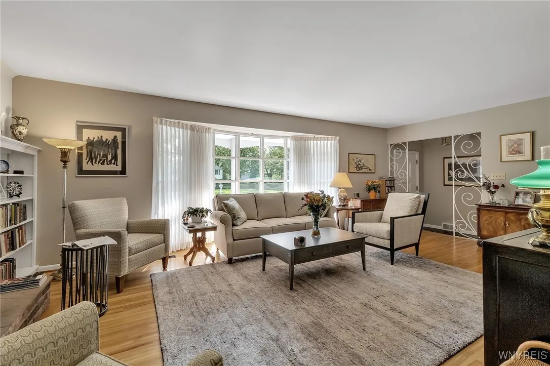 34 Roycroft Circle, Aurora, New York 14052, Aurora, New York 14052, 3 Bedrooms Bedrooms, 8 Rooms Rooms,3 BathroomsBathrooms,Residential,Closed,34 Roycroft Circle, Aurora, New York 14052,0,B1569893