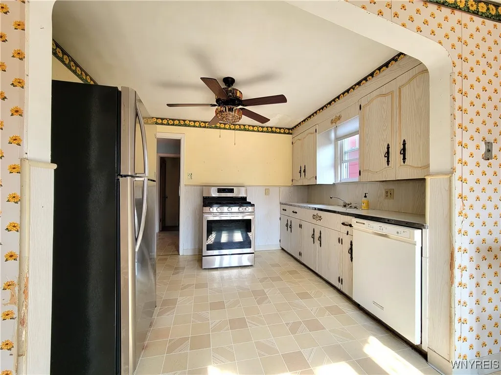 156 Esser Avenue, Buffalo, New York 14207, Buffalo, New York 14207, 4 Bedrooms Bedrooms, 6 Rooms Rooms,1 BathroomBathrooms,Residential,Closed,156 Esser Avenue, Buffalo, New York 14207,0,B1569954