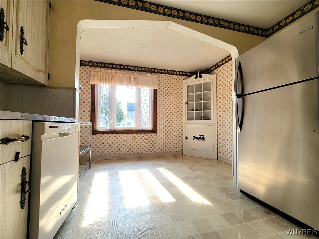 156 Esser Avenue, Buffalo, New York 14207, Buffalo, New York 14207, 4 Bedrooms Bedrooms, 6 Rooms Rooms,1 BathroomBathrooms,Residential,Closed,156 Esser Avenue, Buffalo, New York 14207,0,B1569954