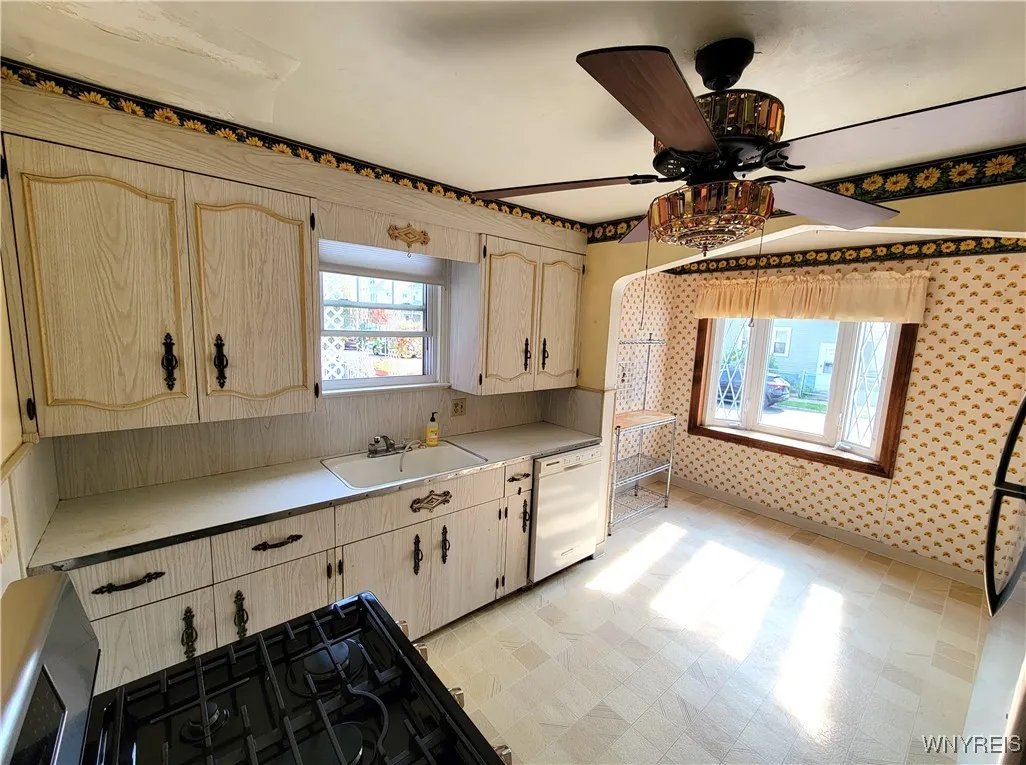 156 Esser Avenue, Buffalo, New York 14207, Buffalo, New York 14207, 4 Bedrooms Bedrooms, 6 Rooms Rooms,1 BathroomBathrooms,Residential,Closed,156 Esser Avenue, Buffalo, New York 14207,0,B1569954