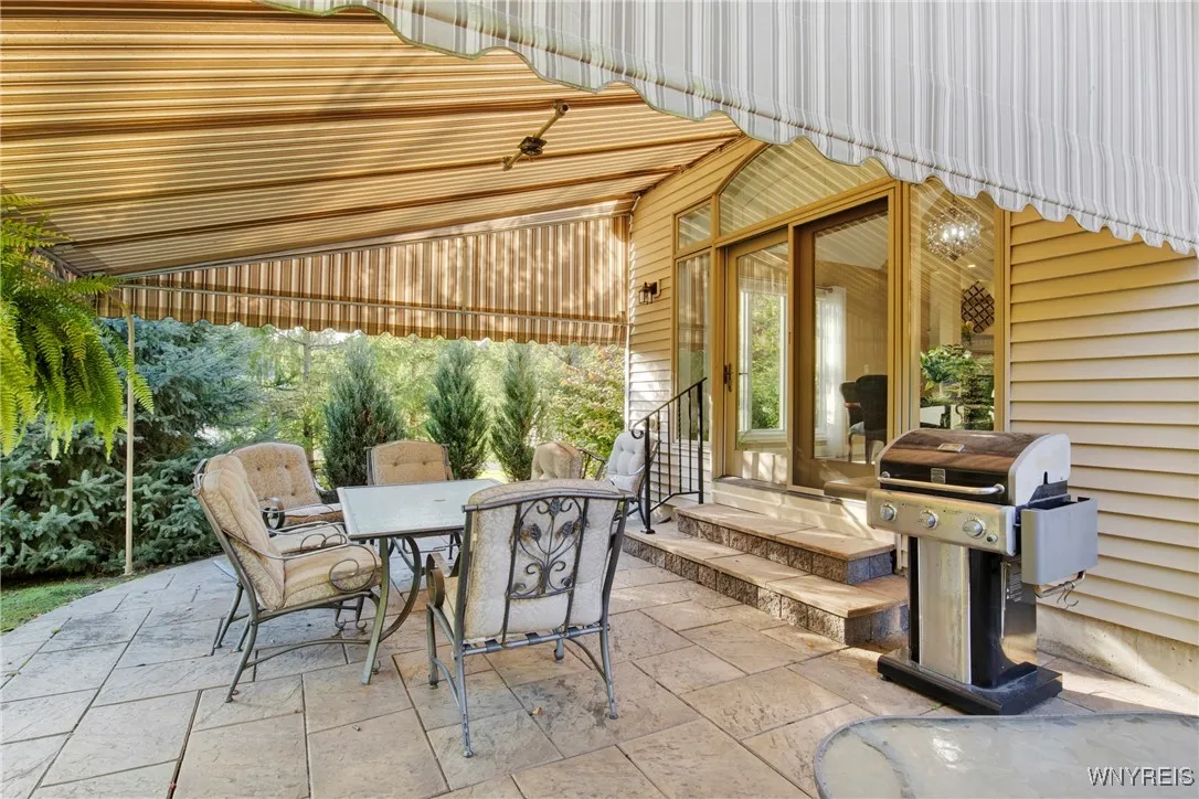 5859 Selby Court, Clarence, New York 14051, Clarence, New York 14051, 2 Bedrooms Bedrooms, 7 Rooms Rooms,2 BathroomsBathrooms,Residential,Closed,5859 Selby Court, Clarence, New York 14051,0,B1567615