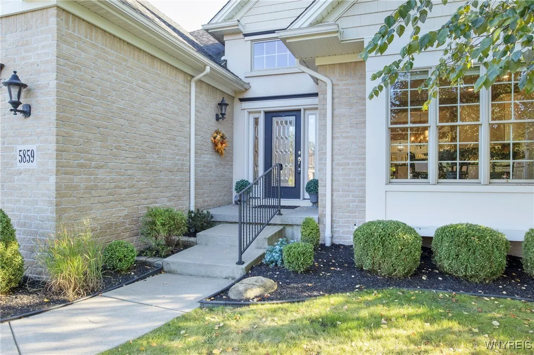 5859 Selby Court, Clarence, New York 14051, Clarence, New York 14051, 2 Bedrooms Bedrooms, 7 Rooms Rooms,2 BathroomsBathrooms,Residential,Closed,5859 Selby Court, Clarence, New York 14051,0,B1567615