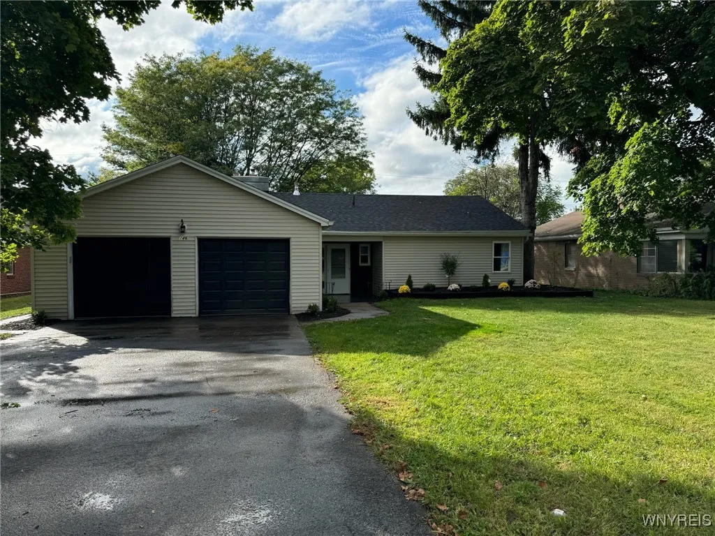 146 Farber Lane, Amherst, New York 14221, Amherst, New York 14221, 3 Bedrooms Bedrooms, 8 Rooms Rooms,2 BathroomsBathrooms,Residential,Closed,146 Farber Lane, Amherst, New York 14221,0,B1570175
