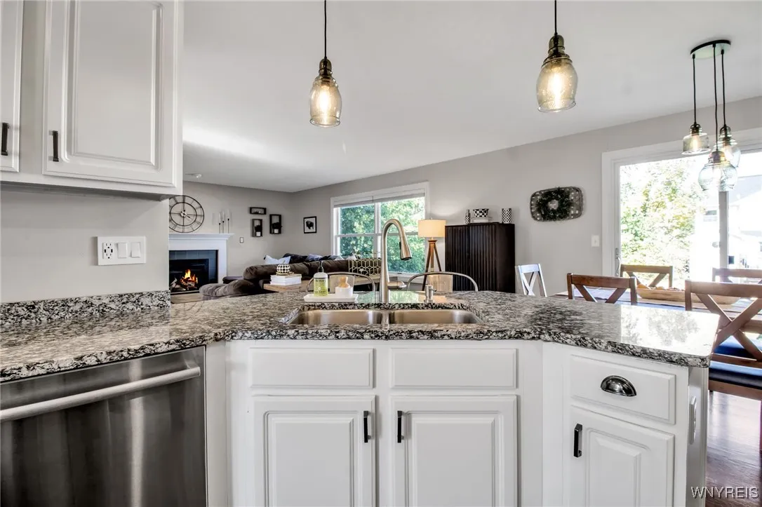 Peninsula overlooking great room and dinette