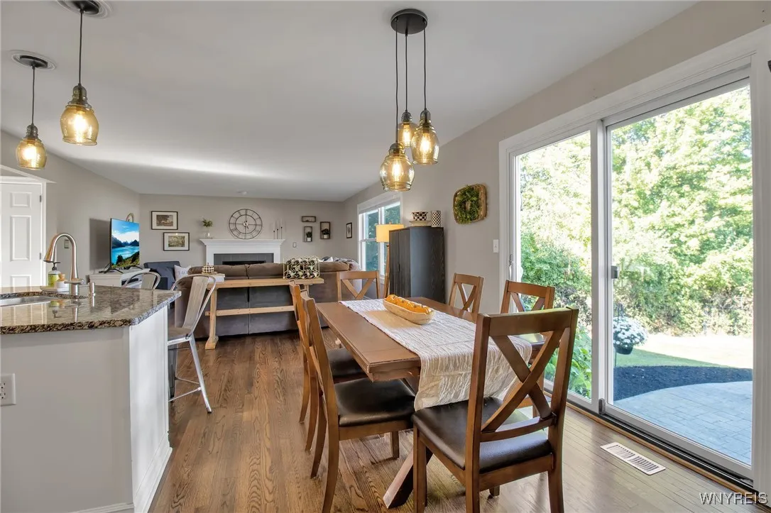Open Concept Great Room, Dinette and Kitchen