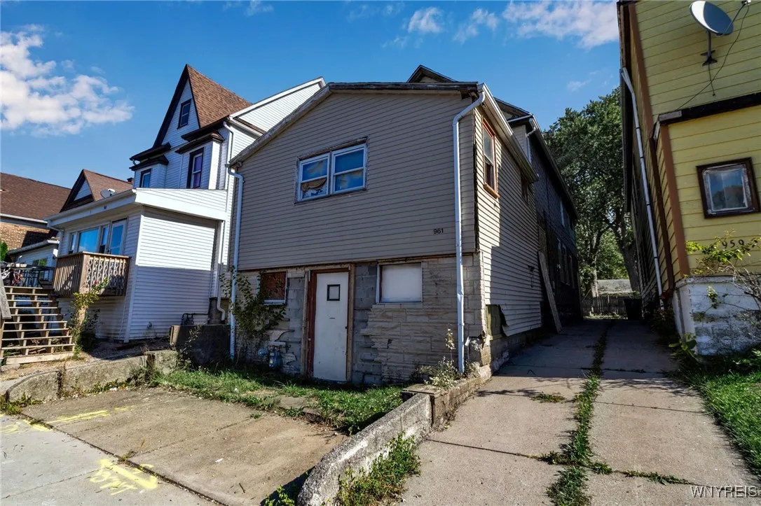 961 Tonawanda Street, Buffalo, New York 14207, Buffalo, New York 14207, 4 Bedrooms Bedrooms, 11 Rooms Rooms,1 BathroomBathrooms,Residential,Closed,961 Tonawanda Street, Buffalo, New York 14207,0,B1570325
