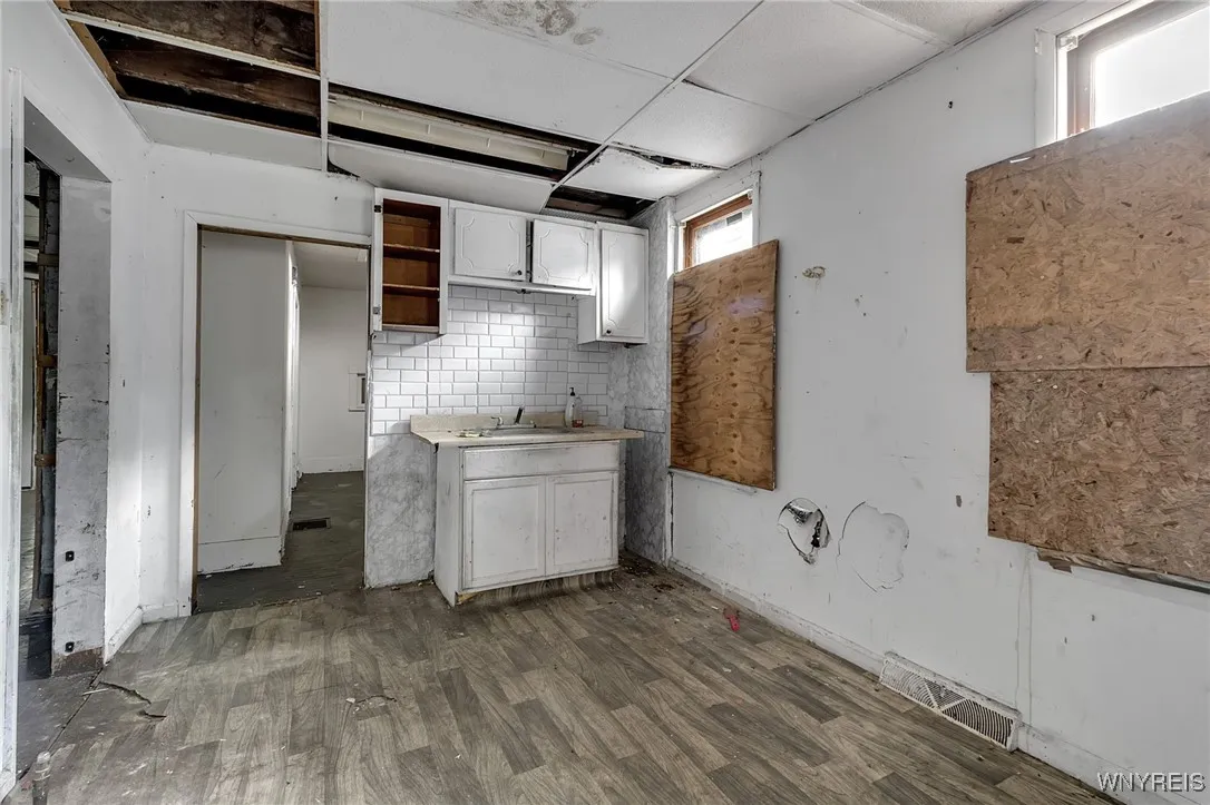961 Tonawanda Street, Buffalo, New York 14207, Buffalo, New York 14207, 4 Bedrooms Bedrooms, 11 Rooms Rooms,1 BathroomBathrooms,Residential,Closed,961 Tonawanda Street, Buffalo, New York 14207,0,B1570325