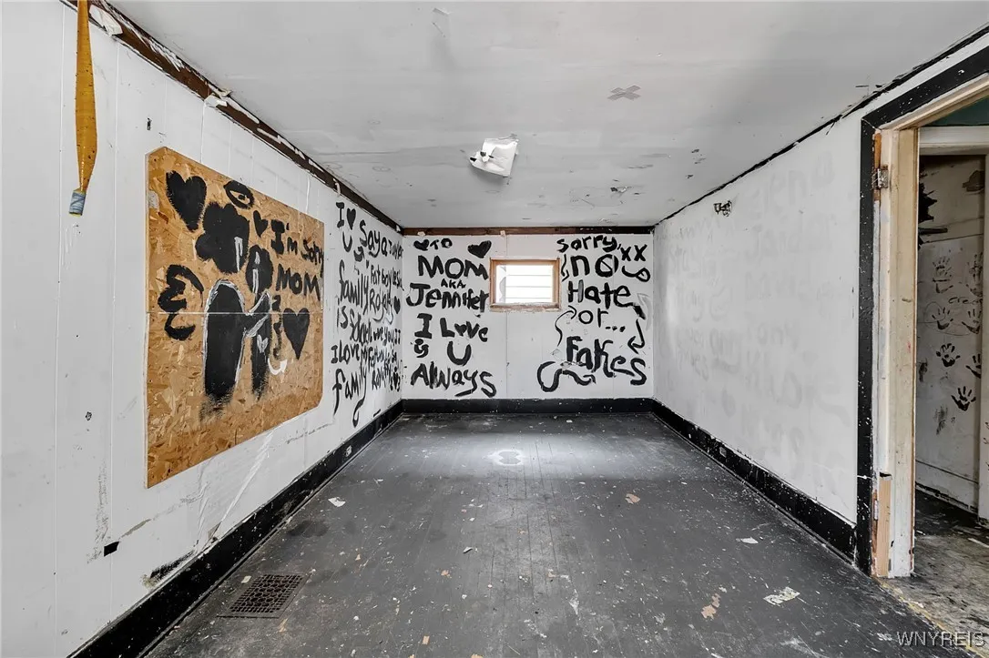 961 Tonawanda Street, Buffalo, New York 14207, Buffalo, New York 14207, 4 Bedrooms Bedrooms, 11 Rooms Rooms,1 BathroomBathrooms,Residential,Closed,961 Tonawanda Street, Buffalo, New York 14207,0,B1570325