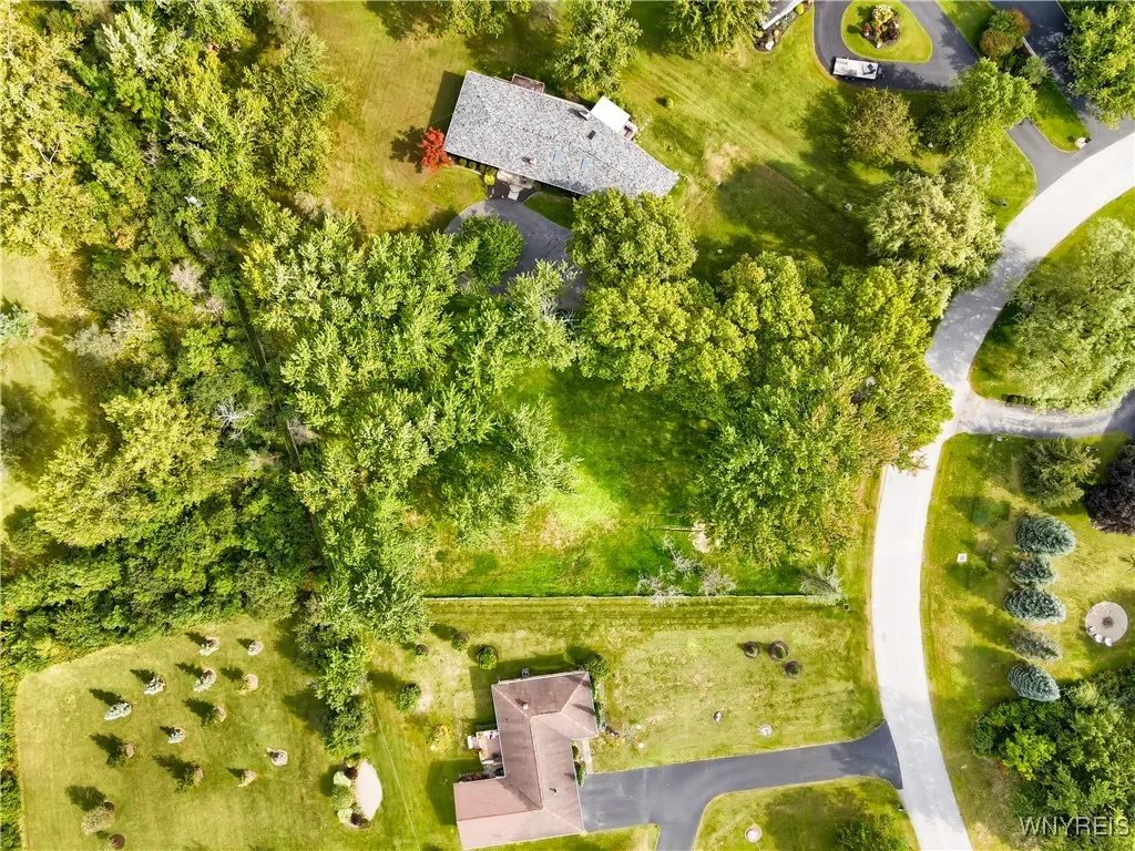92 Bridle Ln, Elma, New York 14052, Elma, New York 14052, 4 Bedrooms Bedrooms, 9 Rooms Rooms,3 BathroomsBathrooms,Residential,Closed,92 Bridle Ln, Elma, New York 14052,B1569738