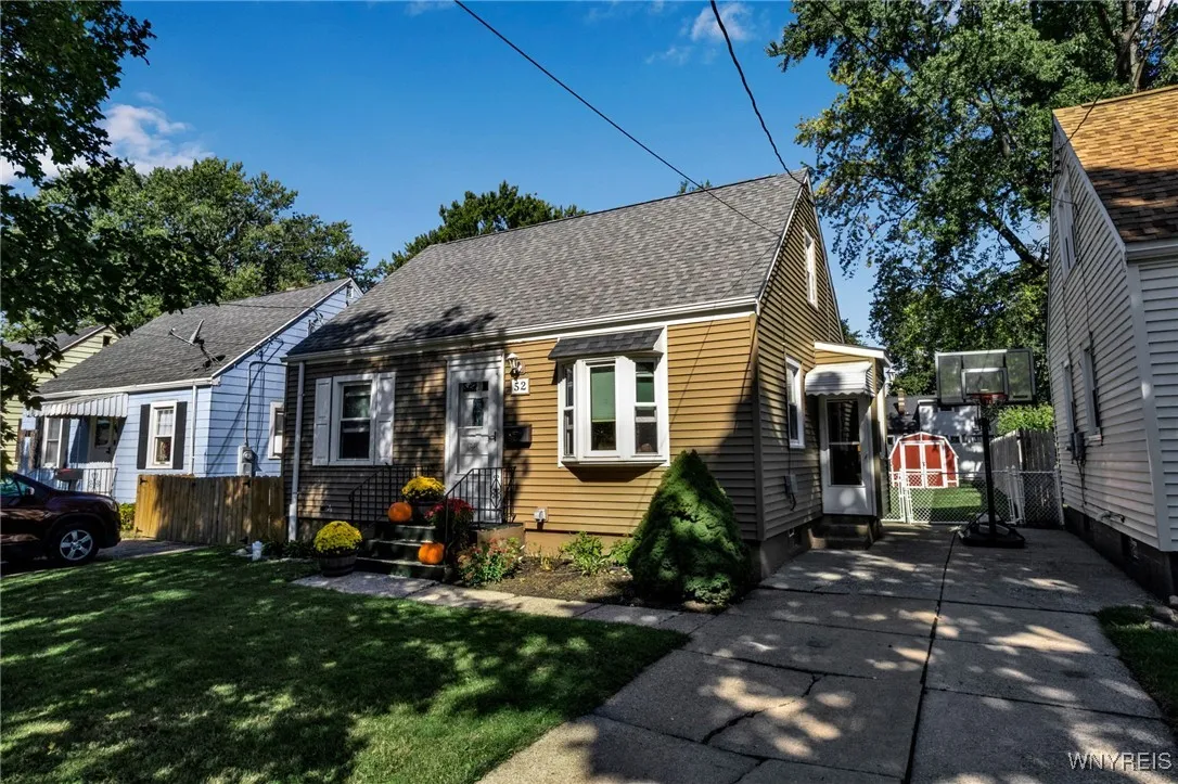 52 Ladner Avenue, Buffalo, New York 14220, Buffalo, New York 14220, 3 Bedrooms Bedrooms, 6 Rooms Rooms,1 BathroomBathrooms,Residential,Closed,52 Ladner Avenue, Buffalo, New York 14220,0,B1570416