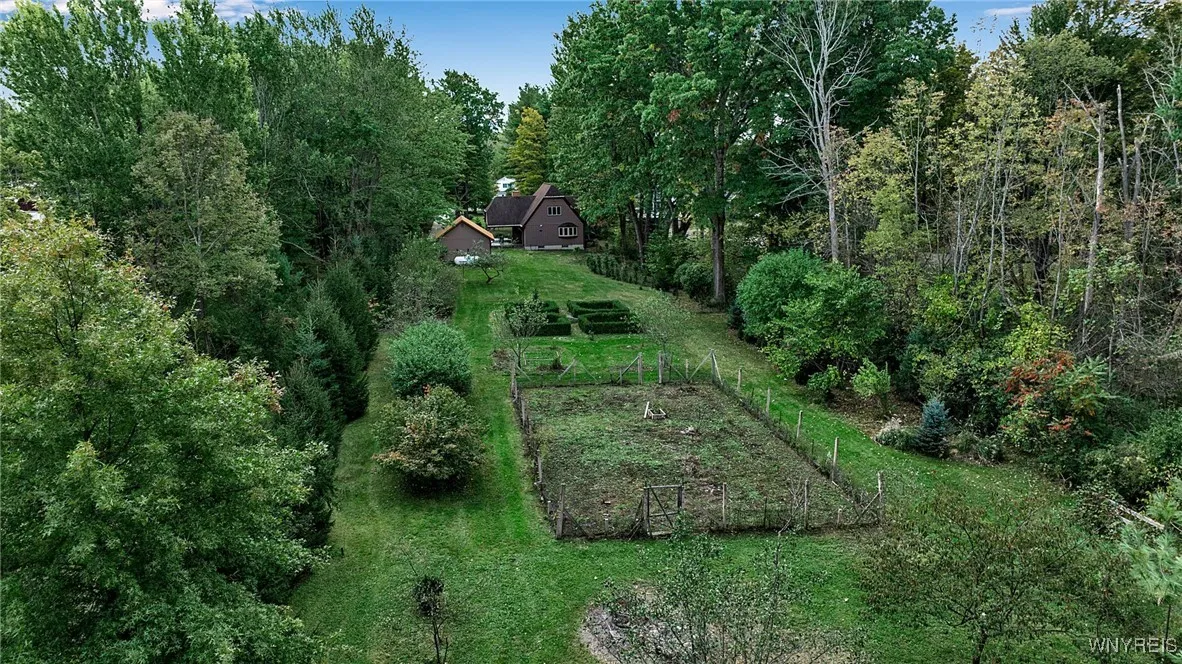6100 Newton Road, Orchard Park, New York 14127, Orchard Park, New York 14127, 3 Bedrooms Bedrooms, 7 Rooms Rooms,2 BathroomsBathrooms,Residential,Closed,6100 Newton Road, Orchard Park, New York 14127,0,B1570790