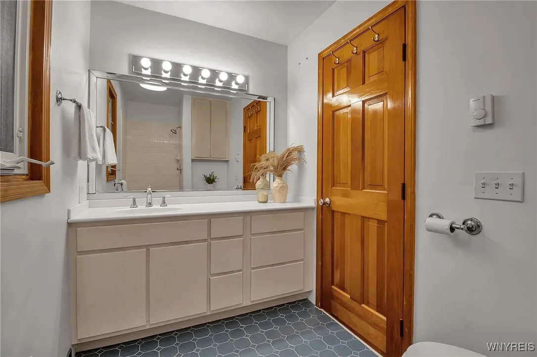 6100 Newton Road, Orchard Park, New York 14127, Orchard Park, New York 14127, 3 Bedrooms Bedrooms, 7 Rooms Rooms,2 BathroomsBathrooms,Residential,Closed,6100 Newton Road, Orchard Park, New York 14127,0,B1570790