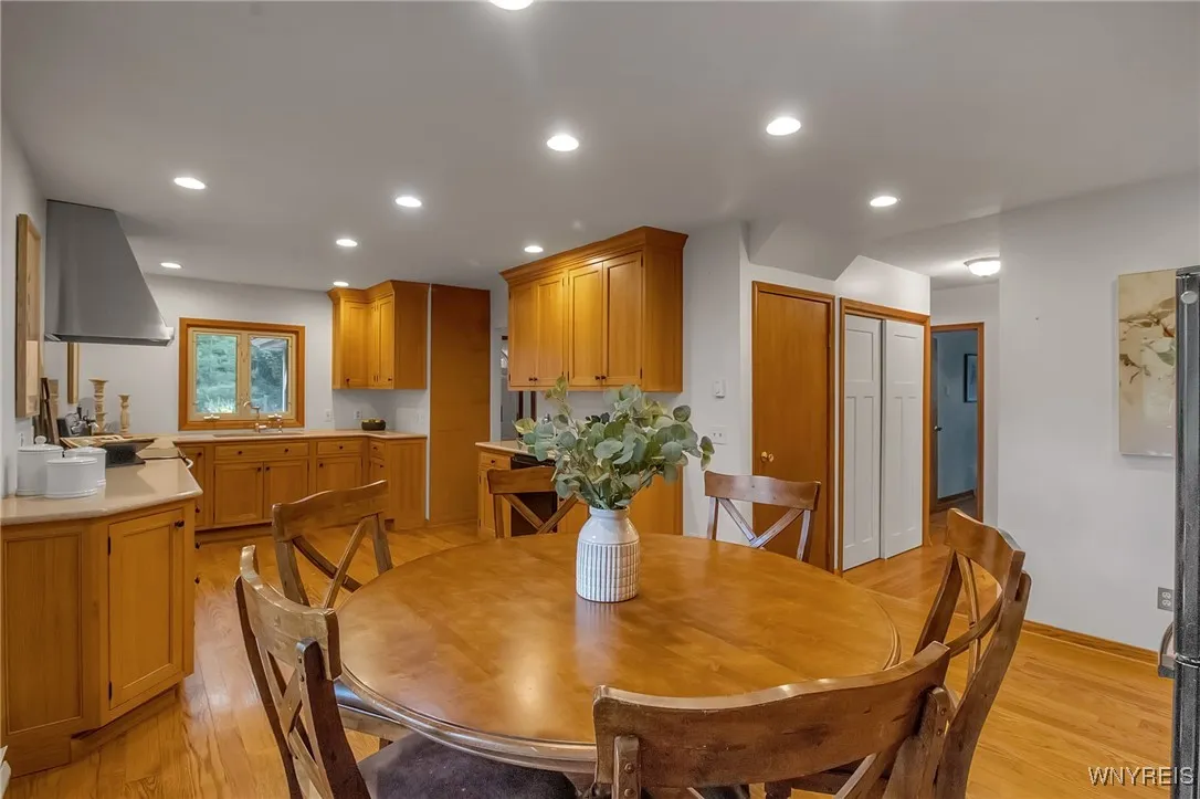 6100 Newton Road, Orchard Park, New York 14127, Orchard Park, New York 14127, 3 Bedrooms Bedrooms, 7 Rooms Rooms,2 BathroomsBathrooms,Residential,Closed,6100 Newton Road, Orchard Park, New York 14127,0,B1570790